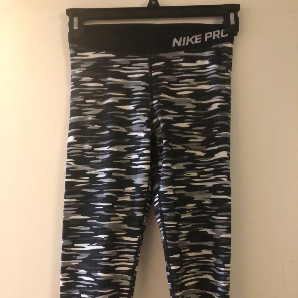 Nike pro exercise pants size medium